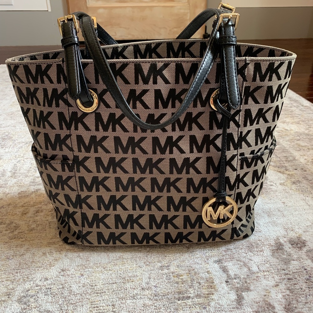 ⭕️SOLD⭕️Michael Kors purse